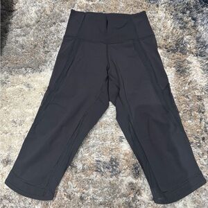 Lululemon Drop it like it’s hot crop capris